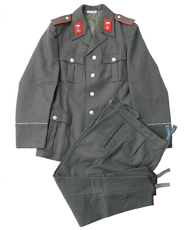 東ドイツNVA(人民軍) 降下猟兵(空挺)ウール制服(上下セット)/実物・未使用